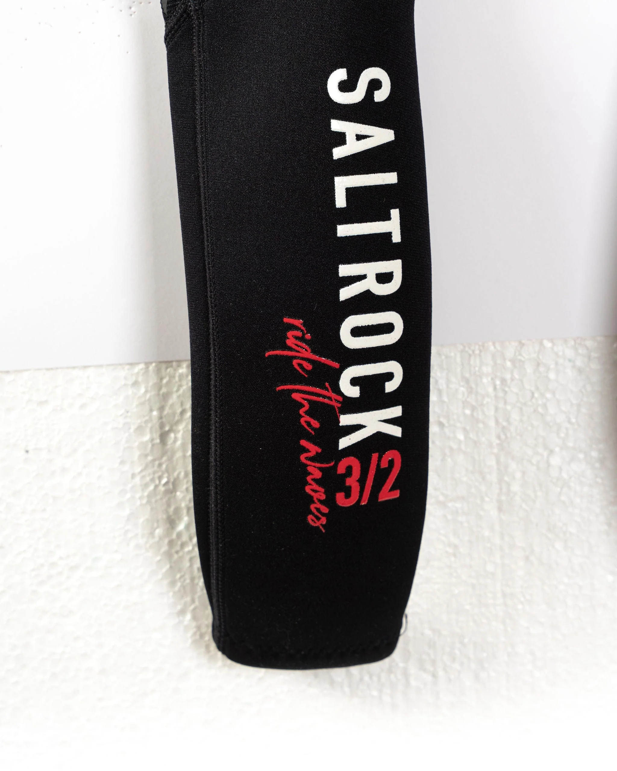 Core - Kids 3/2 Full Wetsuit - Black/Red - Image 15