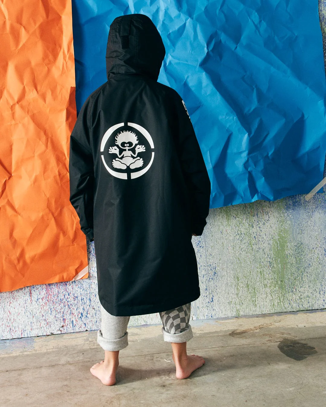 Recycled Kids Changing Robe - Black/Red - Image 12