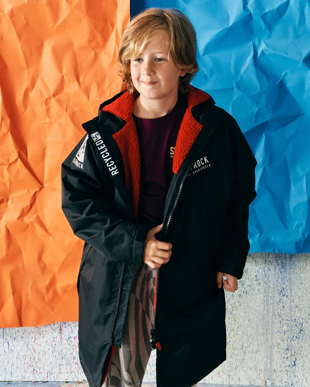 Recycled Kids Changing Robe - Black/Red - Image 4