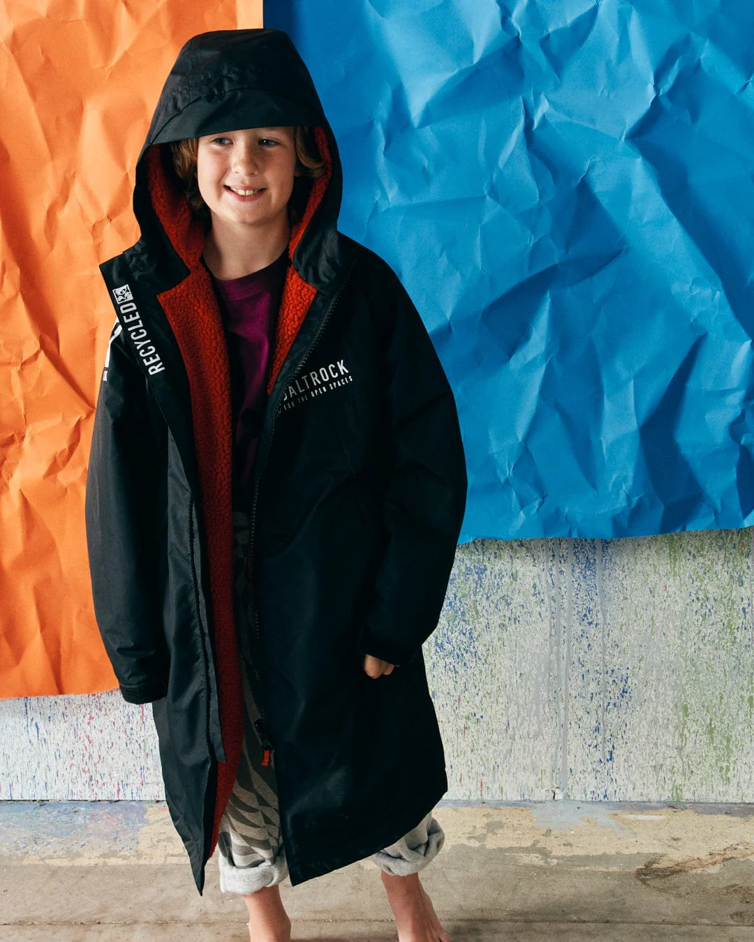 Recycled Kids Changing Robe - Black/Red - Image 6